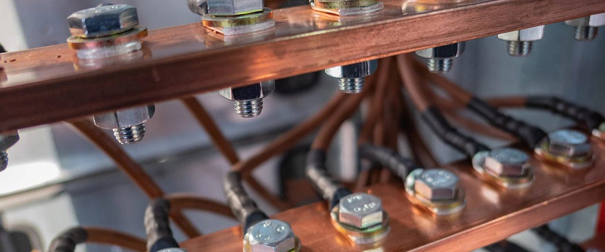 شینه کشی در تابلو برق چیست و نحوه انجام آن چگونه است؟