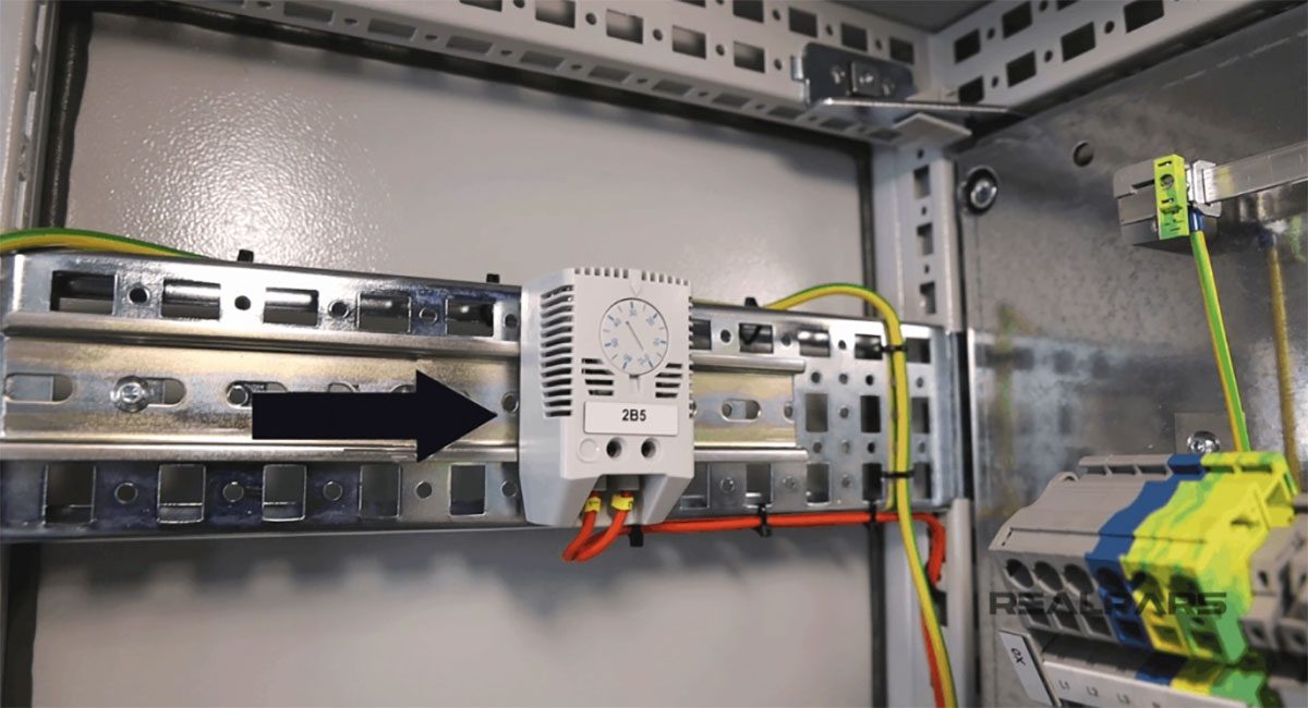 خنک کننده تابلو برق