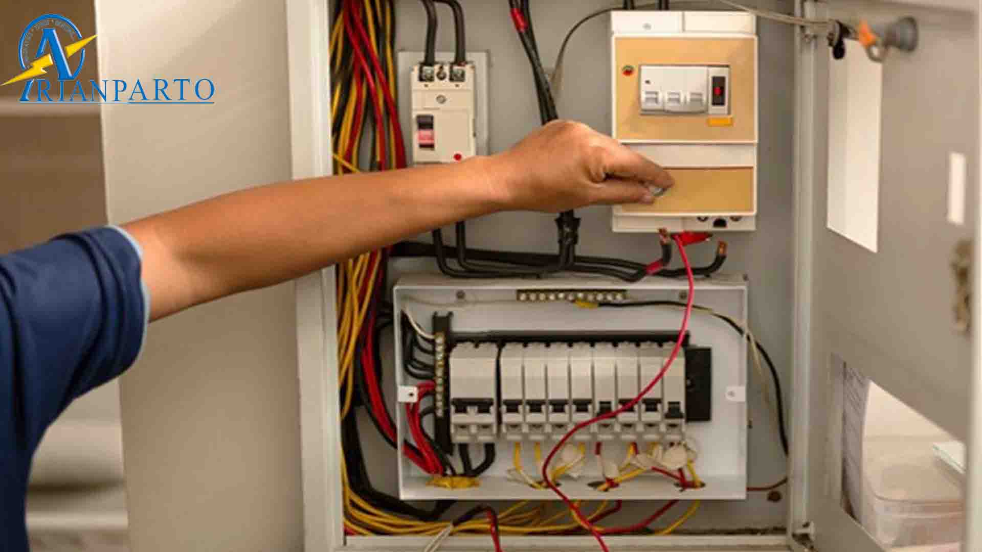 فرق تابلو برق روکار و توکار چیست 